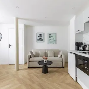 Chapelle/ordener : Magnifique 1br/4p Apartamento